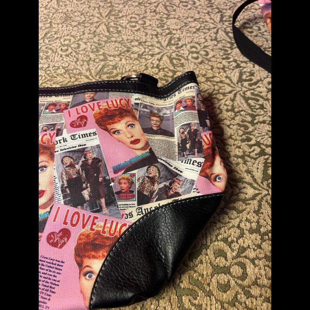 I love‎ Lucy all over newspaper print handbag - Picture 4 of 12